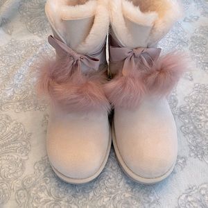 NIB UGG GITA Bow Boot